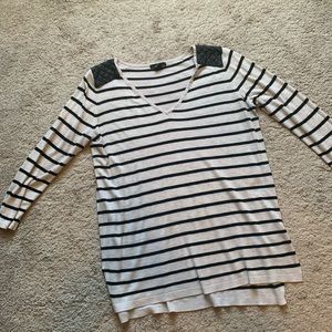 Lightweight sweater